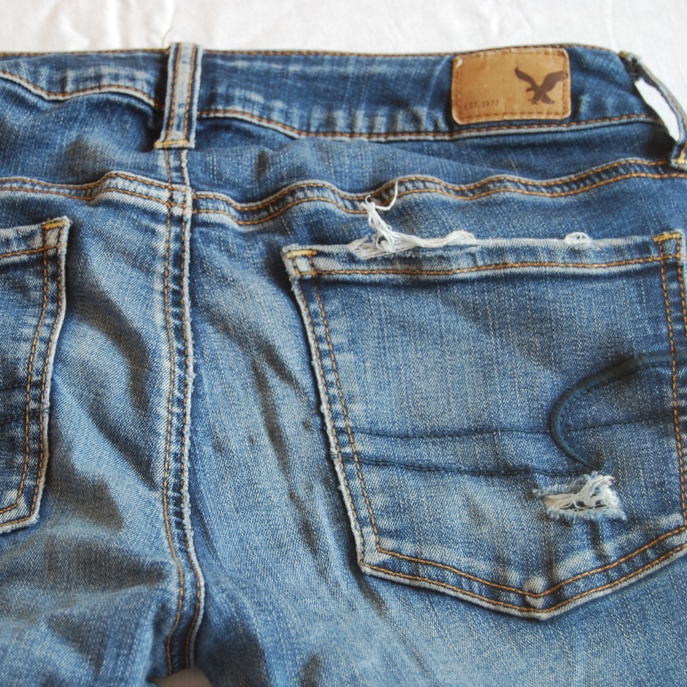 American Eagle Distressed Jeans
